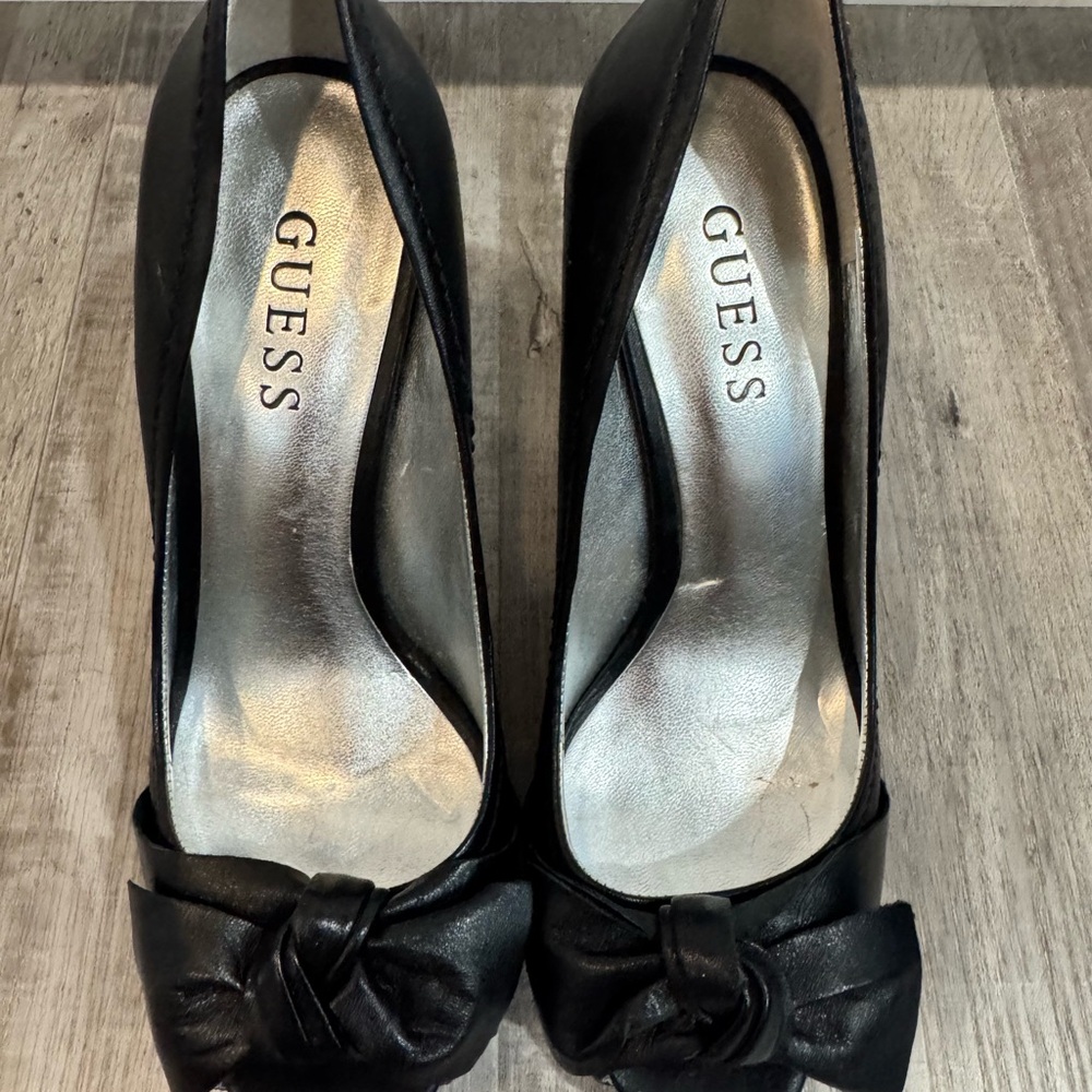 GUESS Black Heels with Bow Accent